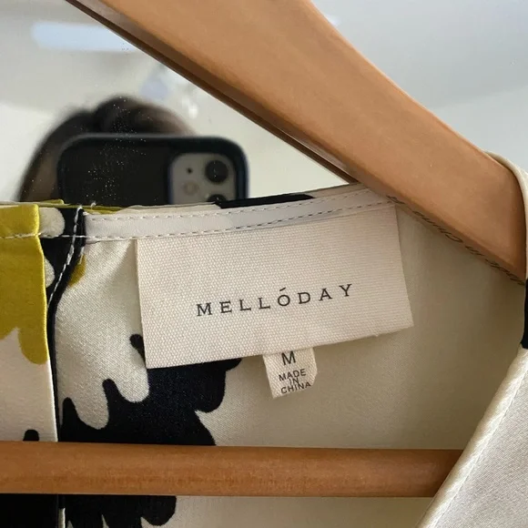 MELLODAY Black and Yellow Floral SET. Includes blouse and pants. - Picture 3 of 7